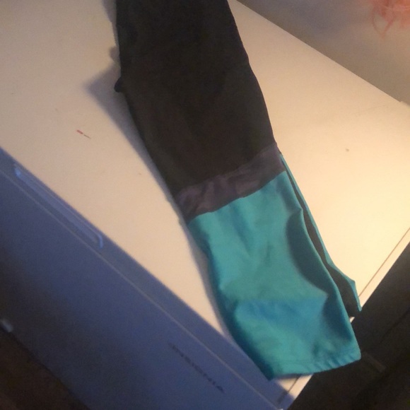 unfer armour cropped tights never worn - Picture 3 of 4